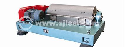 Single motor horizontal screw centrifuge